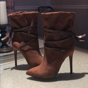 Brown pointed toe, heel boots (New)